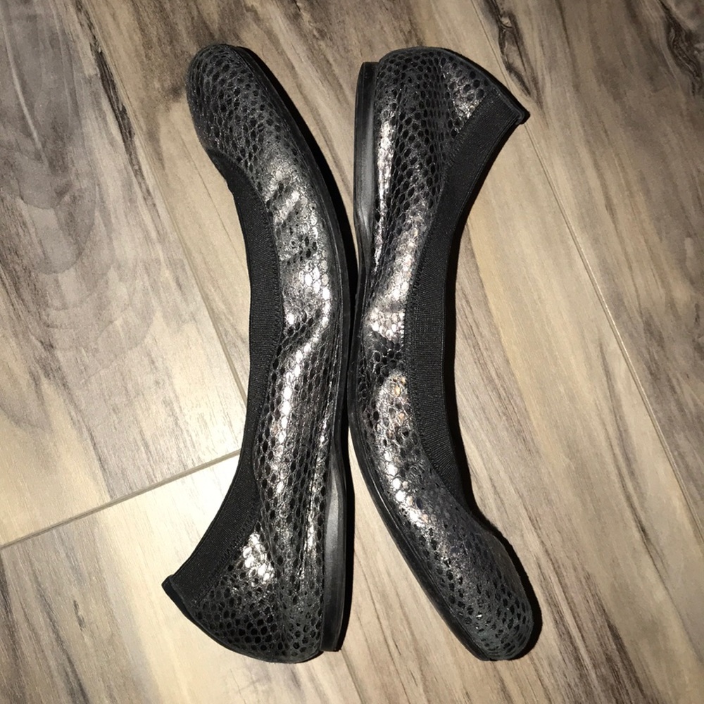 Stuart Weitzman Snakeskin Flat - image 5